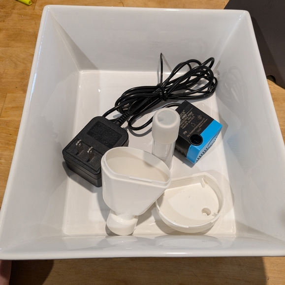 Ceramic Pet Fountain - Picture 11 of 16